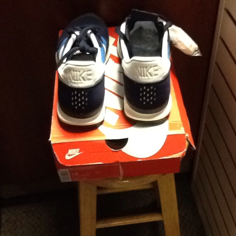 Nike - Picture 3 of 3